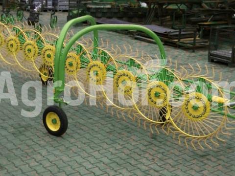 Zagroda 2,2 m-es vontatható rendkezelő/rendsodró (5 db kerék) Zagroda 2,2 m-es vontatható rendkezelő/rendsodró (5 db kerék)