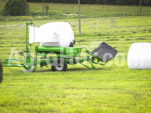 Zagroda Vontatható hidraulikus hajtású bálacsomagoló (elülső rakodás, max 1.2 m bála) Zagroda Vontatható hidraulikus hajtású bálacsomagoló (elülső rakodás, max 1.2 m bála)