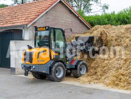 Giant Teleszkópos rakodógép 50Le (max 2350kg)