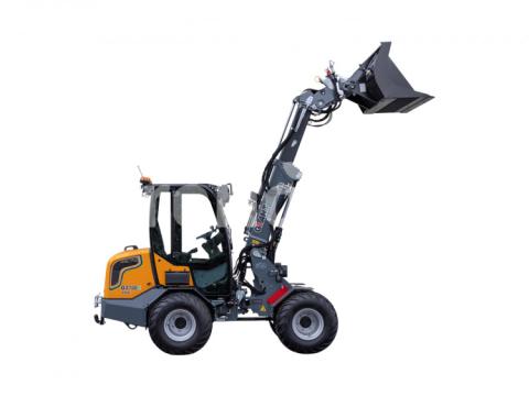 Giant Elektromos teleszkópos rakodó (max. 2200kg)