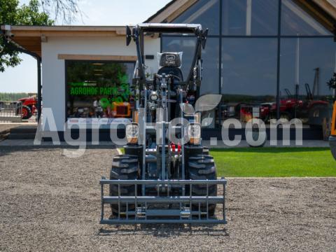 Giant Mini rakodógép bukókerettel, max 1100kg Giant Mini rakodógép bukókerettel, max 1100kg