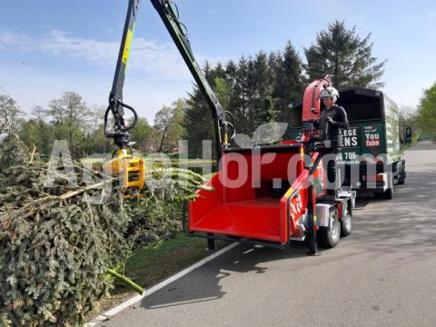 Ufkes Vontatható dízelmotoros gallyaprító max 30cm