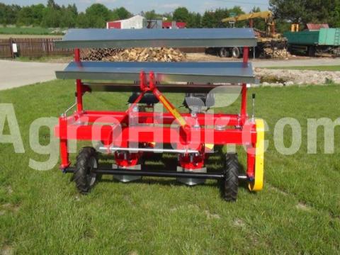 Agro-Osek 3 soros hátra szerelhető csészés ültetőgép Agro-Osek 3 soros hátra szerelhető csészés ültetőgép