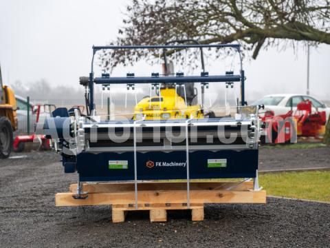FK Machinery Bálabontó/szóró rendkezelővel FK Machinery Bálabontó/szóró rendkezelővel
