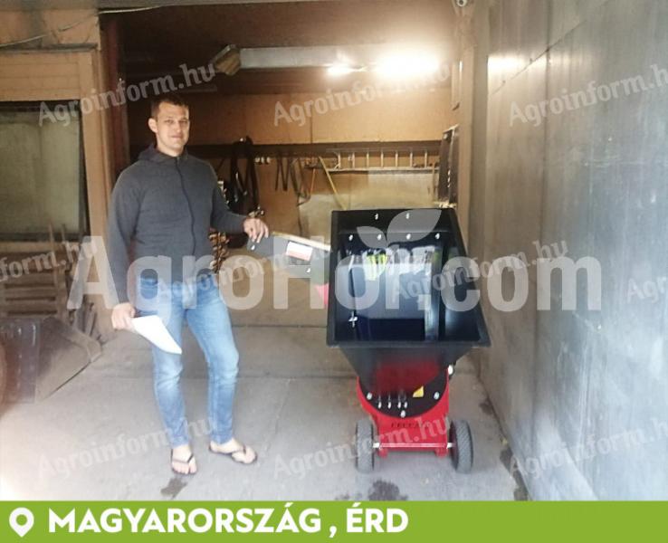 Ceccato Olindo Benzinmotoros faaprító elektromos indítással (fa átmérője: max. 7 cm)