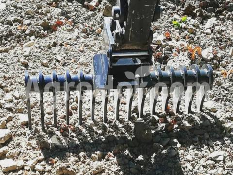 Ghedini 7-15 tonnás  kotrógéphez gereblye