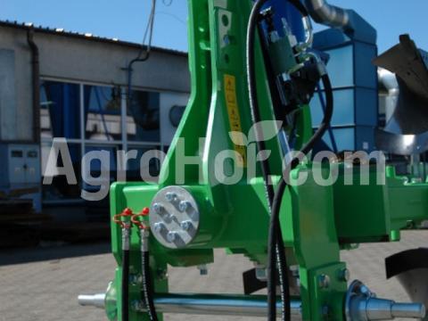 Bomet 4+1 fejes váltva forgatható eke Bomet 4+1 fejes váltva forgatható eke