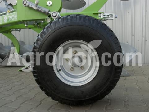 Bomet 4+1 fejes váltva forgatható eke Bomet 4+1 fejes váltva forgatható eke