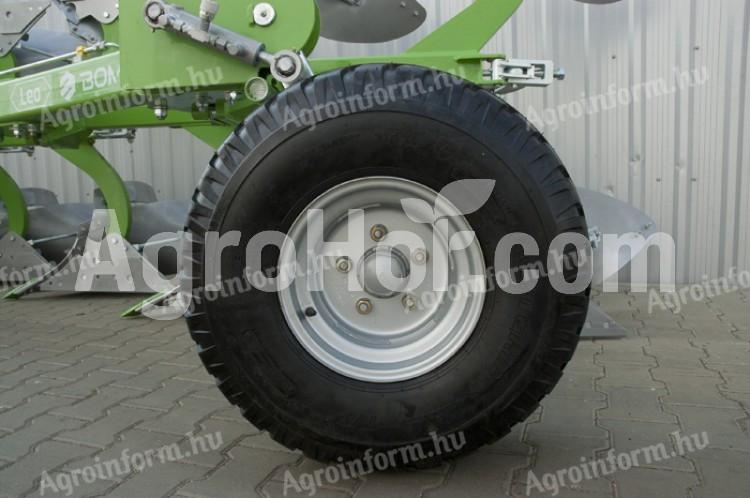 Bomet 4+1 fejes váltva forgatható eke