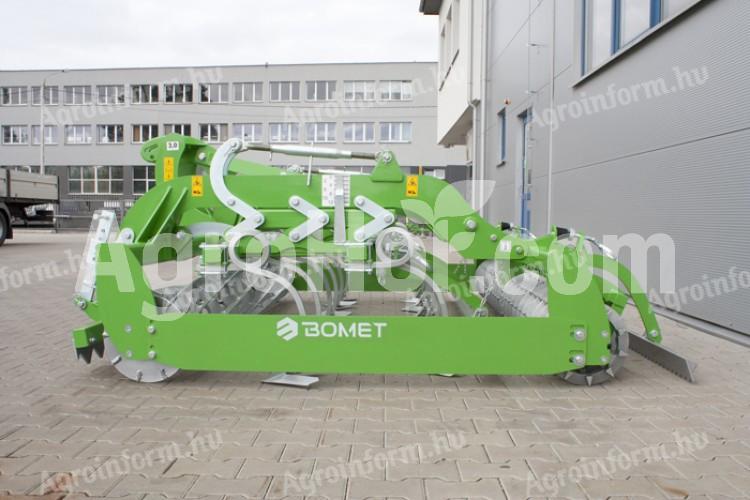 Bomet 2,5 m-es szántóföldi kultivátor hengerrel (10 db kapa)