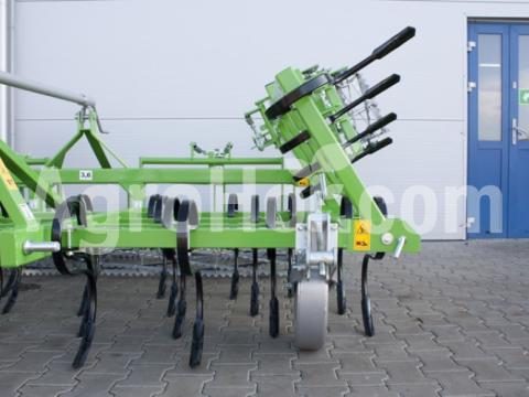 Bomet 3,2 m-es kultivátor hengerrel (32 db kapa, manuálisan összecsukható) Bomet 3,2 m-es kultivátor hengerrel (32 db kapa, manuálisan összecsukható)