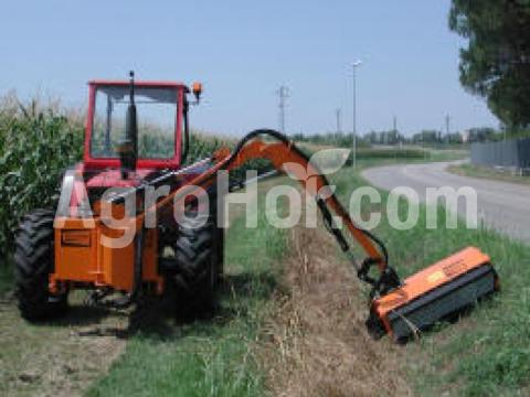 Procomas 80 cm-es előre/hátra szerelhető karos szárzúzó Procomas 80 cm-es előre/hátra szerelhető karos szárzúzó