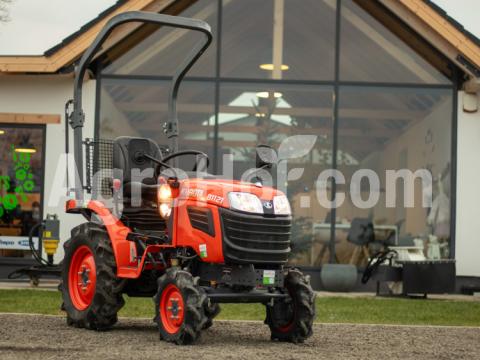 Kubota 12 LE Traktor bukókerettel