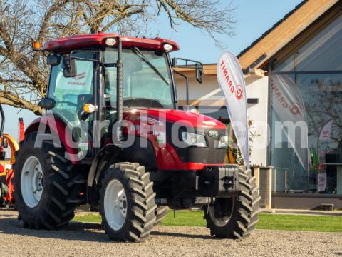 YTO 70 lóerős traktor, kabinnal YTO 70 lóerős traktor, kabinnal