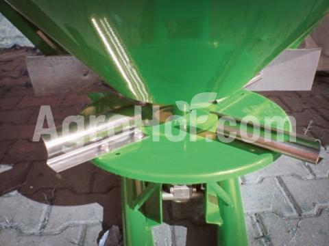 Zagroda Függesztett só és műtrágya szóró (800 kg teherbírású fém tartály) Zagroda Függesztett só és műtrágya szóró (800 kg teherbírású fém tartály)