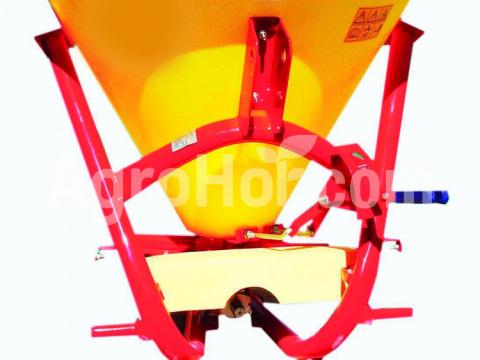 Zagroda Függesztett só és műtrágyaszóró (650 kg teherbírású műanyag tartály)