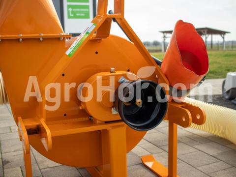 Intermac Hátra szerelhető kardánhajtású levélfúvó (függesztett) Intermac Hátra szerelhető kardánhajtású levélfúvó (függesztett)