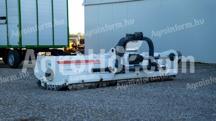 AARDENBURG 3,2 m-es vízszintes tengelyű szárzúzó hidraulikus oldalkitolással