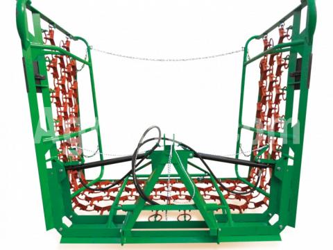 Zagroda 5 m-es láncos borona (4 soros, mechanikusan összecsukható, zárt keret) Zagroda 5 m-es láncos borona (4 soros, mechanikusan összecsukható, zárt keret)