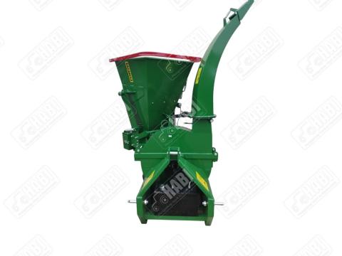 Fadaráló 4 késes hidraulikus behúzással BX62R (8-10m3/h) kardánnal Fadaráló 4 késes hidraulikus behúzással BX62R (8-10m3/h) kardánnal