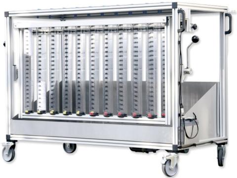 Átfolyásmérő 8 mérőedénnyel, szivattyúval Átfolyásmérő 8 mérőedénnyel, szivattyúval