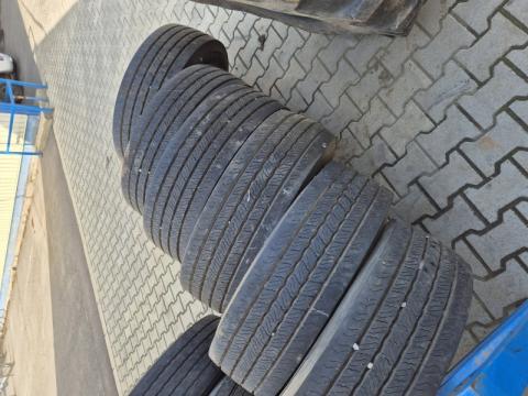 285/70R19.5 Continental  