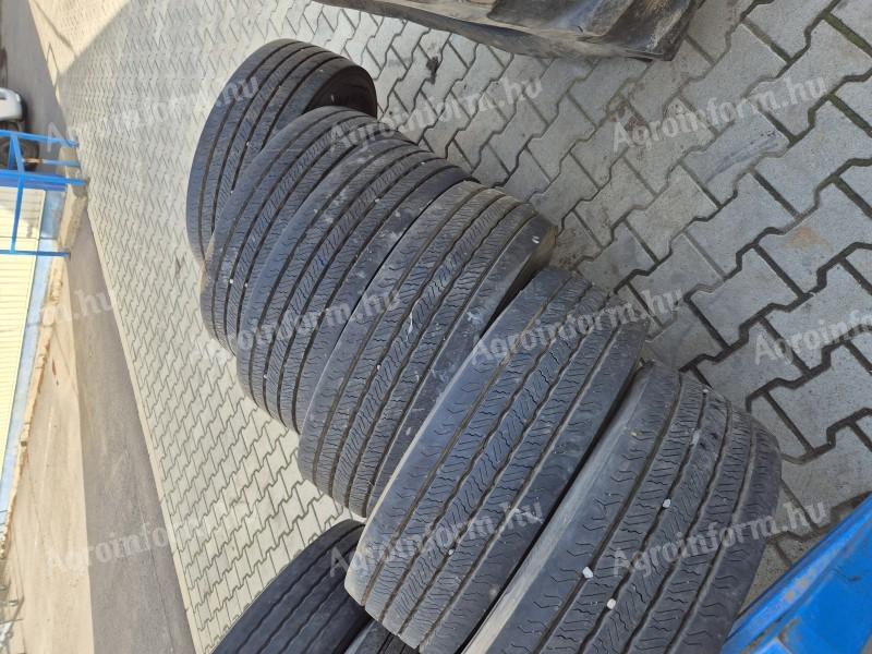 285/70R19.5 Continental  