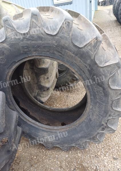 420/70R28 BKT   