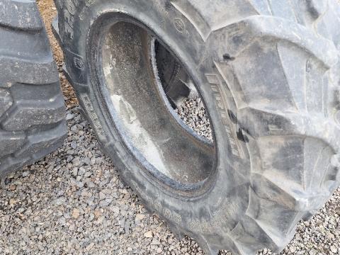 320/85R20 Pirelli 320/85R20 Pirelli