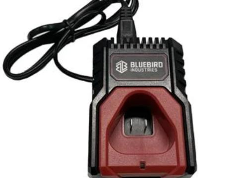 BLUEBIRD AKKUMULÁTOR TÖLTŐ (12,6V) BLUEBIRD AKKUMULÁTOR TÖLTŐ (12,6V)