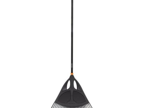 FISKARS Solid lombseprű nyéllel (XL) 135090 FISKARS Solid lombseprű nyéllel (XL) 135090