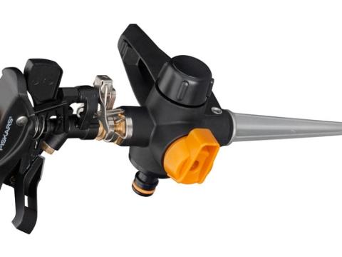 FISKARS Pulzáló leszúrható esőztető Be/Ki funkcióval FISKARS Pulzáló leszúrható esőztető Be/Ki funkcióval