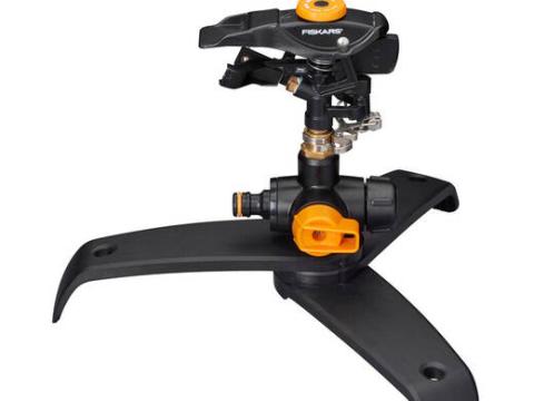 FISKARS Pulzáló esőztető 3 lábú talppal Be/Ki funkcióval