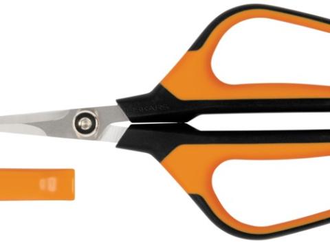 FISKARS Solid hegyes olló SP15
