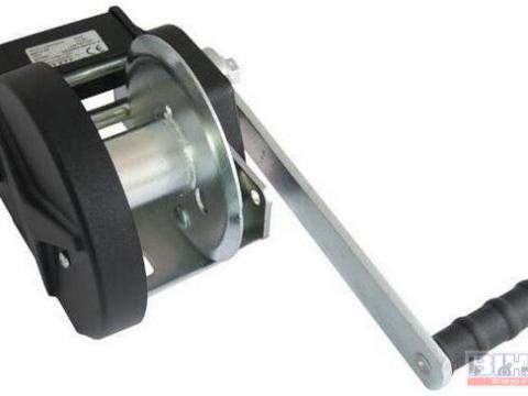 Csörlő 950 kg automata fékkel, burkolattal