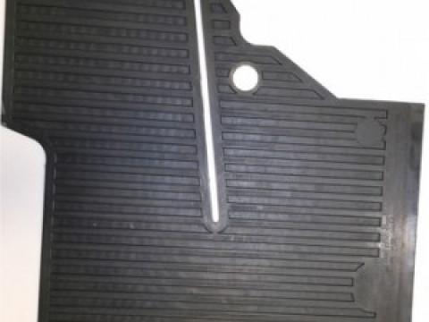 MTZ gumiszőnyeg bal 1 lyukas MTZ gumiszőnyeg bal 1 lyukas