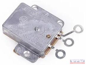MTZ feszültség szabályzó régi tipusú aluminium 12V