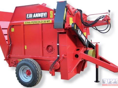  Bálabontó-almozó, vontatott szalmabefúvó 1 tépőhengeres