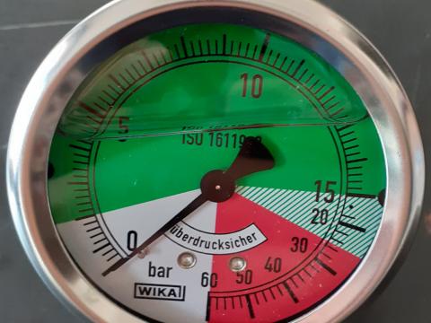 Manométer (0- 15/60 bar) hátsó csatlakozású Manométer (0- 15/60 bar) hátsó csatlakozású