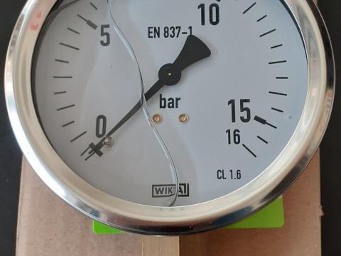 Manométer (0- 16 bar) 1/2" DN-100 Manométer (0- 16 bar) 1/2" DN-100