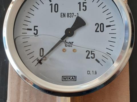 Manométer (0- 25 bar) 1/2" DN-100 Manométer (0- 25 bar) 1/2" DN-100