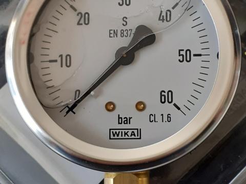 Manométer (0- 60 bar) 1 bar skálázású Manométer (0- 60 bar) 1 bar skálázású