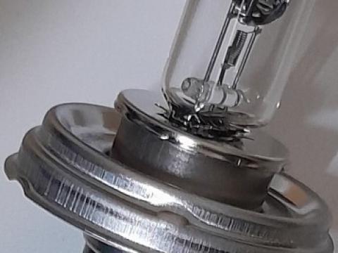 Izzó H 4 24V 75/70W tányéros Izzó H 4 24V 75/70W tányéros