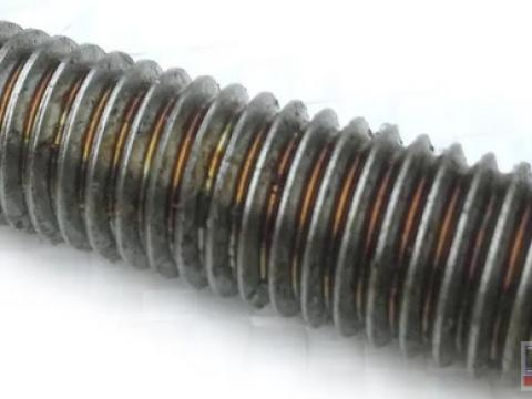 MTZ első híd hernyó csavar 10x38