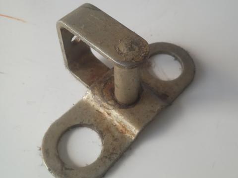 MTZ ajtózár ellendarab