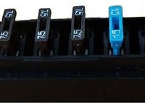 MTZ biztosíték doboz villás 6 késes BP-2 MTZ biztosíték doboz villás 6 késes BP-2