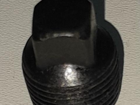 MTZ támaszték menetes dugó