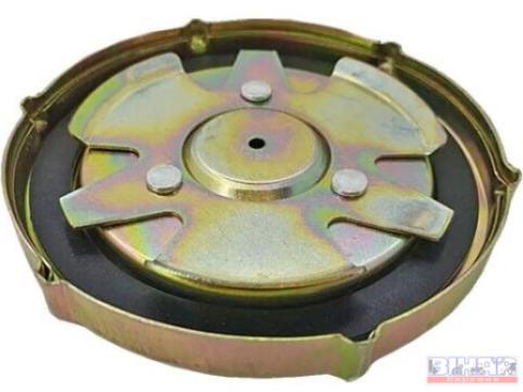 MTZ üzemanyagtartály sapka régi tip.