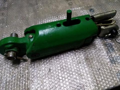 John Deere oldalkitámasztó RE571988-B John Deere oldalkitámasztó RE571988-B