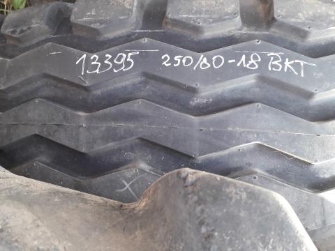 Köpeny 250/80-18 BKT Farm2000 127A8 15%  Köpeny 250/80-18 BKT Farm2000 127A8 15%